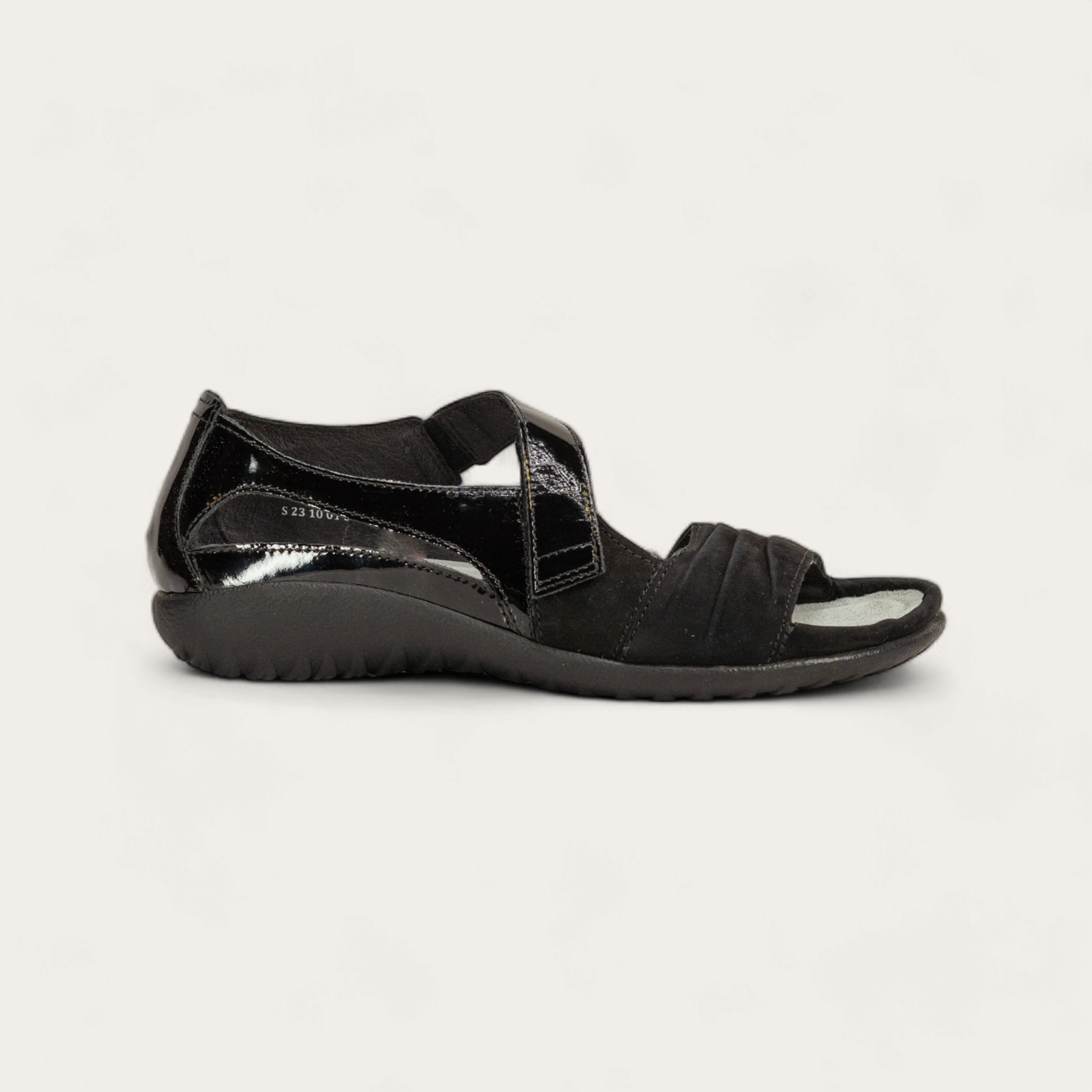 Naot Papaki Black Patent/Black Velvet Nubuck